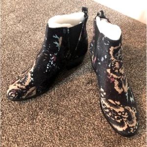 Vero Cuoio ankle boots. Size 8